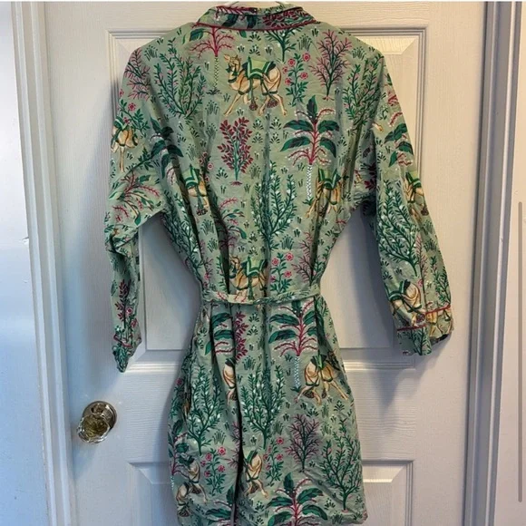 Printfresh Getting Ready Robe in Avocado Camel’s Courtyard - Picture 4 of 4